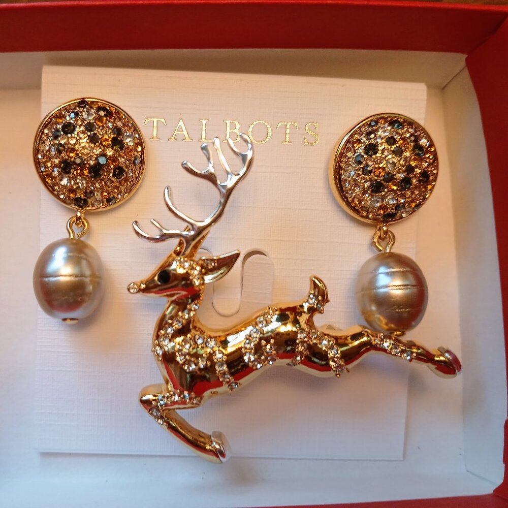 New Holiday Reindeer Pin and Earrings Set w/box